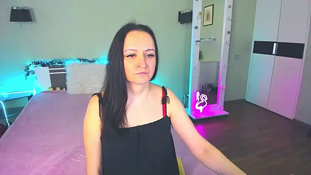 Snapshot of AngellLika chatting on 12.20.24 AngellLika online show from 12.20.24