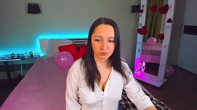 Snapshot of AngellLika chatting on 02.20.25 AngellLika online show from 02.20.25