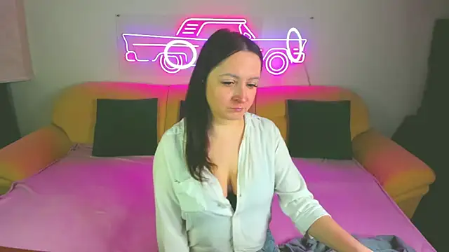 Snapshot of AngellLika chatting on 03.19.25 AngellLika online show from 03.19.25