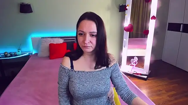 Snapshot of AngellLika chatting on 03.20.25 AngellLika online show from 03.20.25