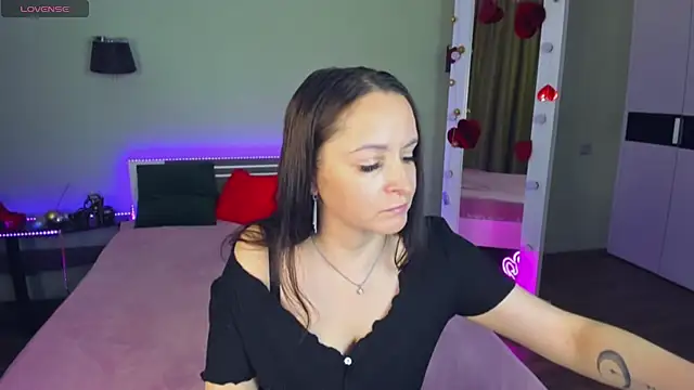 Snapshot of AngellLika chatting on 09.19.25 AngellLika online show from 09.19.25