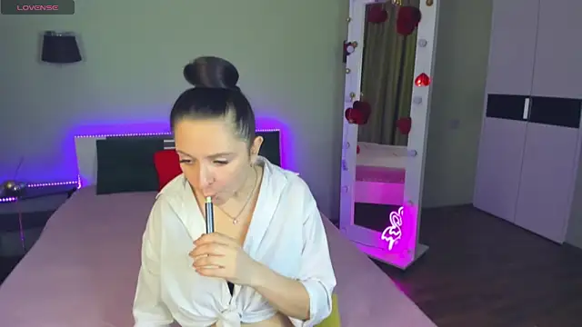 Snapshot of AngellLika chatting on 09.25.25 AngellLika online show from 09.25.25