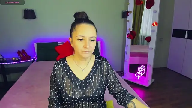 Snapshot of AngellLika chatting on 10.06.25 AngellLika online show from 10.06.25