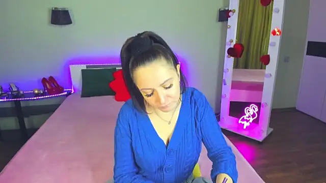 Snapshot of AngellLika chatting on 10.18.25 AngellLika online show from 10.18.25