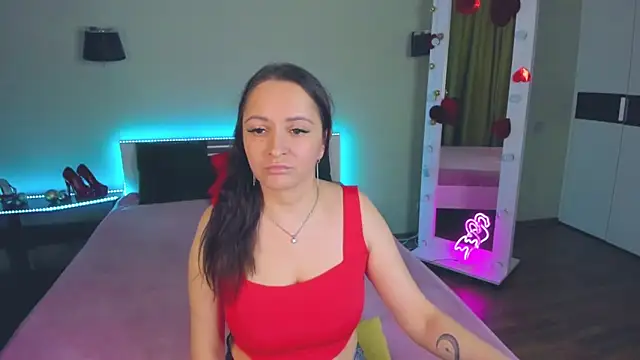 Snapshot of AngellLika chatting on 10.20.25 AngellLika online show from 10.20.25