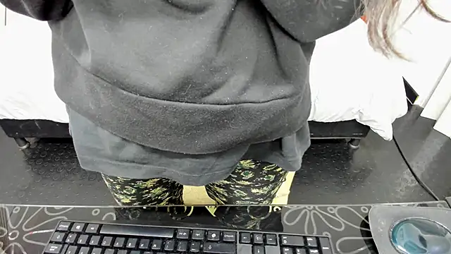 Snapshot of Abrillee1 chatting on 12.23.24 Abrillee1 online show from 12.23.24