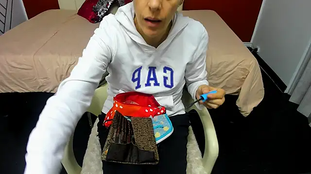 Snapshot of Abrillee1 chatting on 01.17.25 Abrillee1 online show from 01.17.25