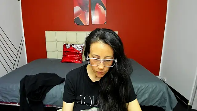 Snapshot of Abrillee1 chatting on 02.08.25 Abrillee1 online show from 02.08.25