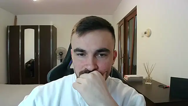 Snapshot of mu5clemania2 chatting on 02.15.26 mu5clemania2 online show from 02.15.26