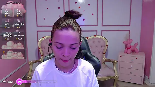 Snapshot of ailen_t chatting on 12.06.24 ailen t online show from 12.06.24