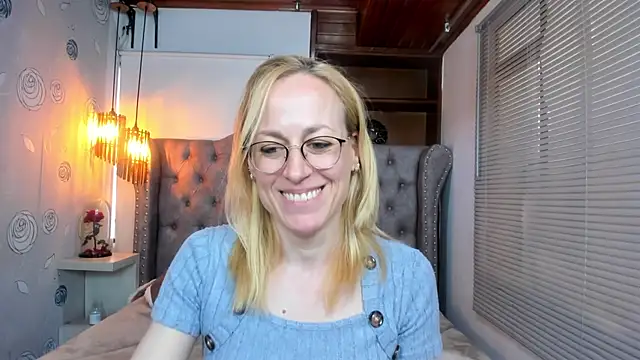 Snapshot of SammySanders chatting on 12.18.24 SammySanders online show from 12.18.24