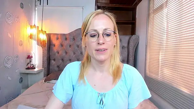 Snapshot of SammySanders chatting on 12.19.24 SammySanders online show from 12.19.24