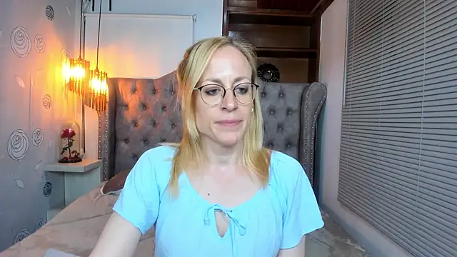 Snapshot of SammySanders chatting on 12.20.24 SammySanders online show from 12.20.24