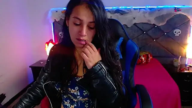 Snapshot of Julietacollins06 chatting on 10.31.25 Julietacollins06 online show from 10.31.25