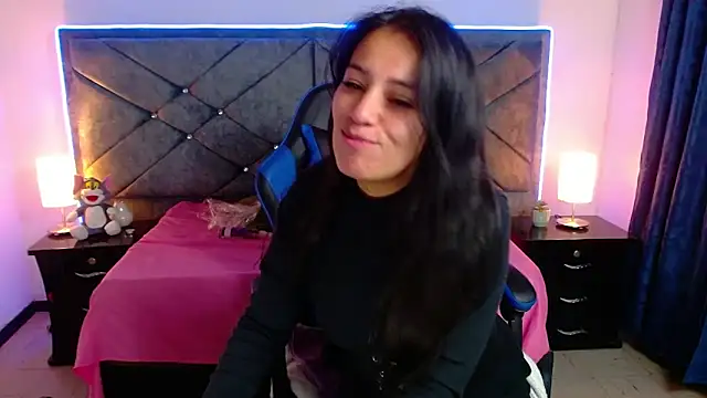 Snapshot of Julietacollins06 chatting on 11.06.25 Julietacollins06 online show from 11.06.25