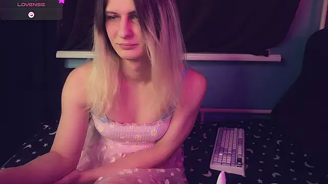 Snapshot of Alice_Pinkhead chatting on 02.27.25 Alice Pinkhead online show from 02.27.25