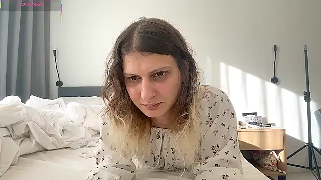 Snapshot of Alice_Pinkhead chatting on 10.10.25 Alice Pinkhead online show from 10.10.25