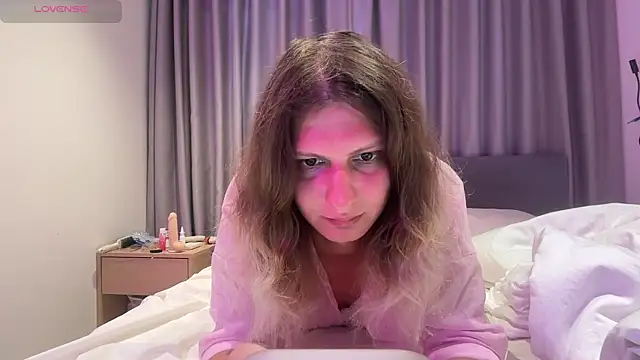 Alice Pinkhead online show from 12.22.25