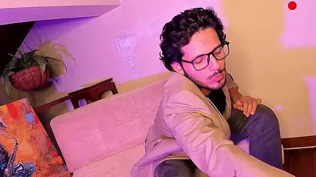 Nicholasrodrii online show from 12.29.24