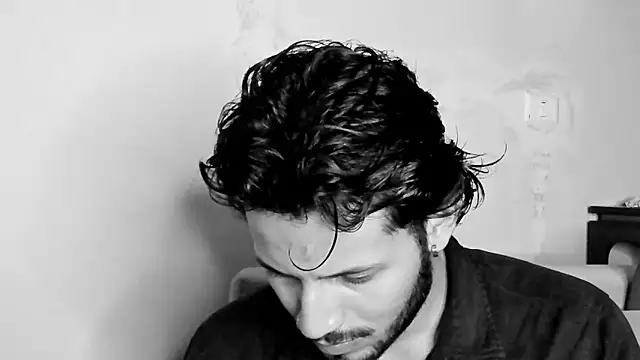Nicholasrodrii online show from 02.18.25