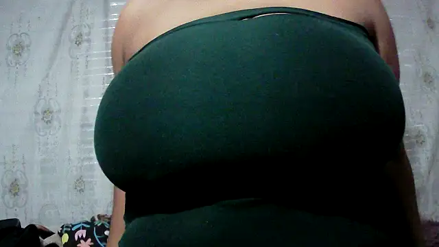 Snapshot of tripplexhoney101 chatting on 11.10.25 tripplexhoney101 online show from 11.10.25