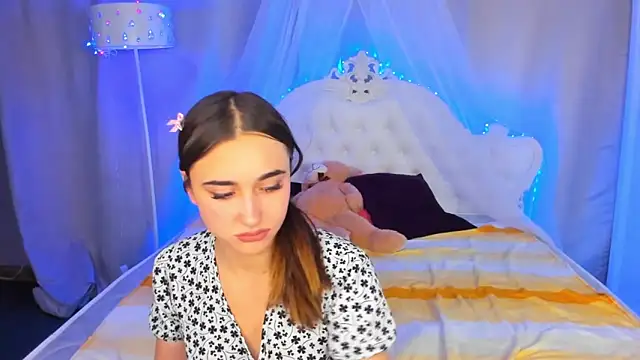 EvaLil online show from 12.04.24