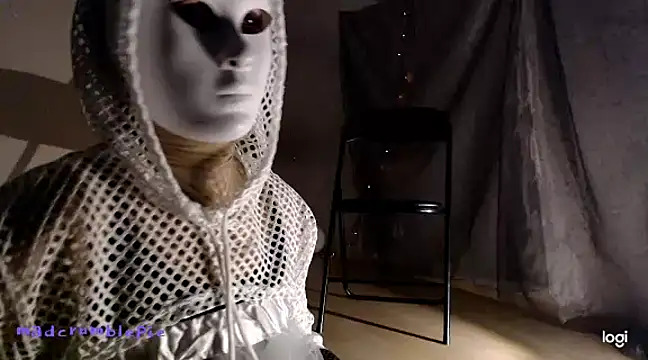 Snapshot of madcrumblepie chatting on 12.15.24 madcrumblepie online show from 12.15.24