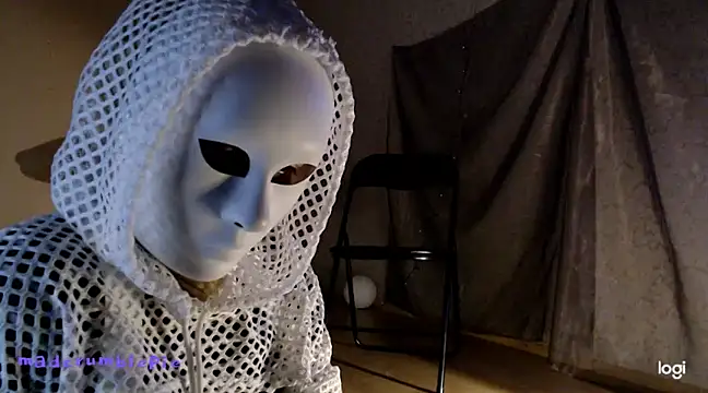 Snapshot of madcrumblepie chatting on 12.22.24 madcrumblepie online show from 12.22.24