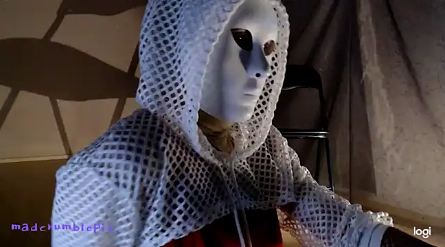 Snapshot of madcrumblepie chatting on 12.30.24 madcrumblepie online show from 12.30.24