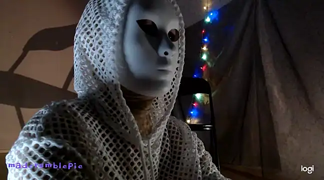 Snapshot of madcrumblepie chatting on 12.31.24 madcrumblepie online show from 12.31.24