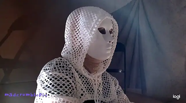 Snapshot of madcrumblepie chatting on 01.21.25 madcrumblepie online show from 01.21.25