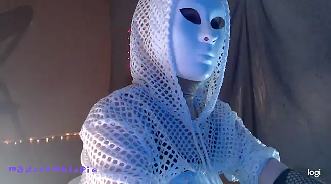 Snapshot of madcrumblepie chatting on 01.28.25 madcrumblepie online show from 01.28.25