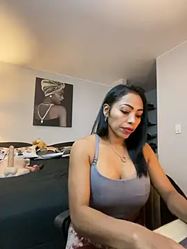 Snapshot of CindyWilliams_ chatting on 12.02.25 CindyWilliams online show from 12.02.25