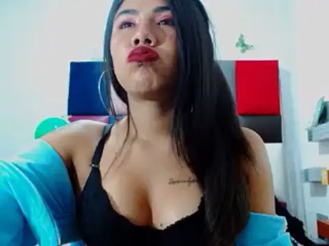 lily jamesx online show from 12.20.24