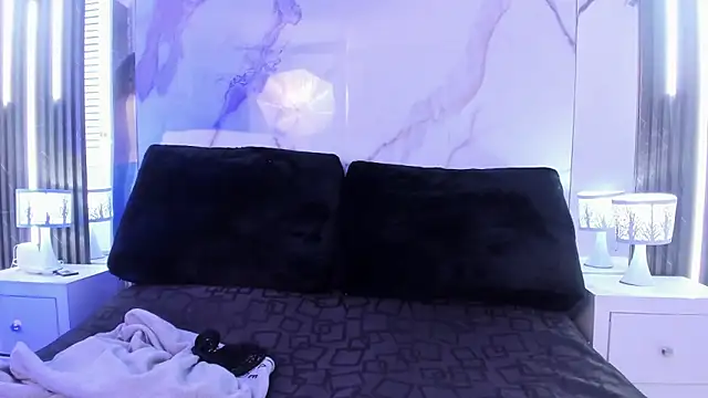 EvaHalsey online show from 09.18.25