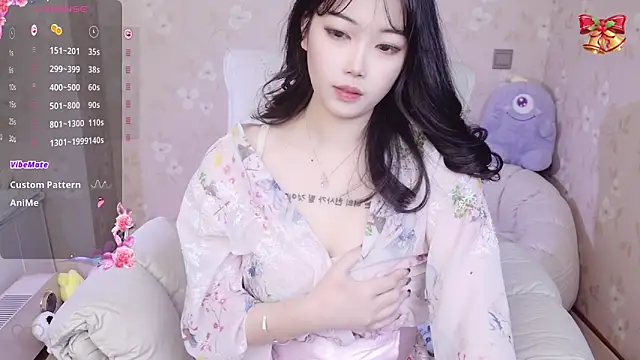 Snapshot of small_bell chatting on 02.10.25 small bell online show from 02.10.25