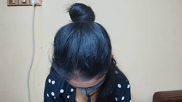 Srabontii online show from 11.25.25