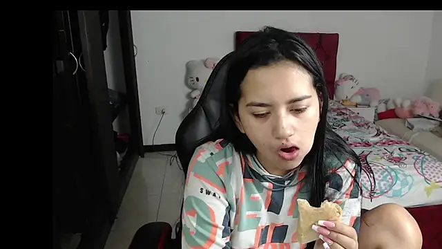 Snapshot of kayla_k18 chatting on 01.11.25 kayla k18 online show from 01.11.25