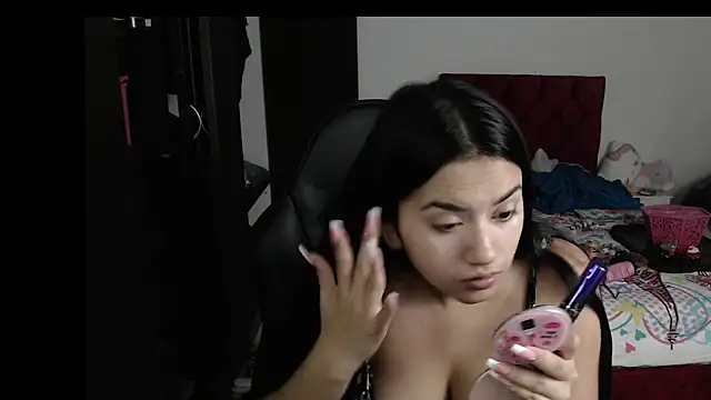 Snapshot of kayla_k18 chatting on 01.14.25 kayla k18 online show from 01.14.25