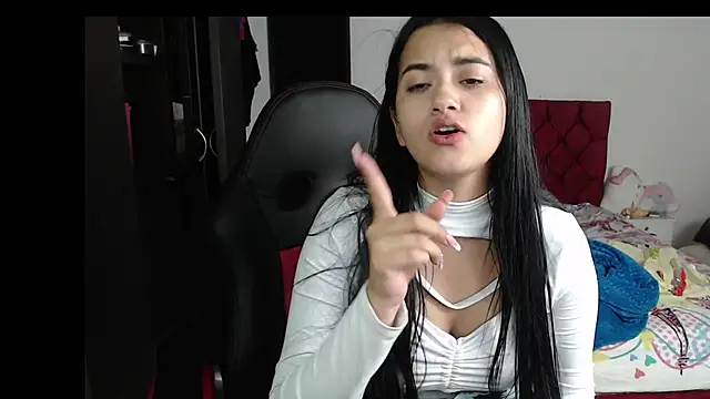 Snapshot of kayla_k18 chatting on 01.19.25 kayla k18 online show from 01.19.25