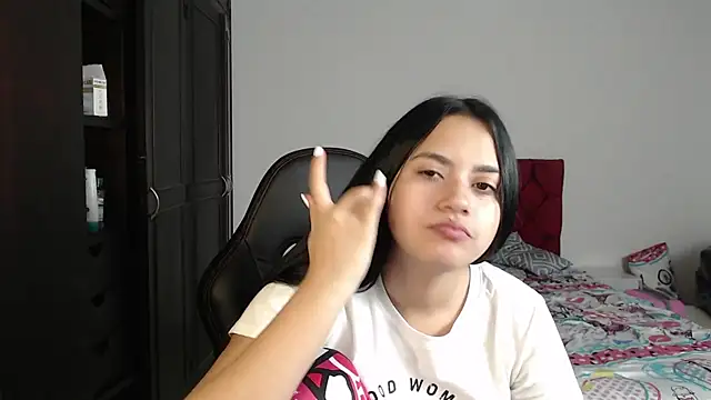 Snapshot of kayla_k18 chatting on 02.08.25 kayla k18 online show from 02.08.25