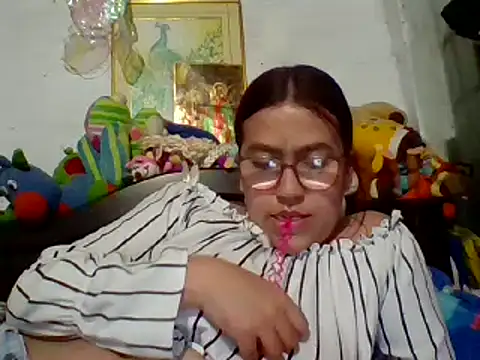 dafne19  online show from 12.17.24