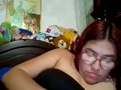dafne19  online show from 12.18.24