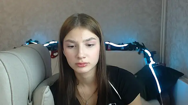 Snapshot of AnaHoney chatting on 12.02.24 AnaHoney online show from 12.02.24