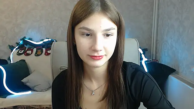 Snapshot of AnaHoney chatting on 12.10.24 AnaHoney online show from 12.10.24