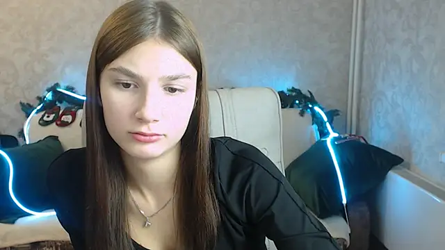 Snapshot of AnaHoney chatting on 12.10.24 AnaHoney online show from 12.10.24
