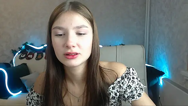 Snapshot of AnaHoney chatting on 12.14.24 AnaHoney online show from 12.14.24