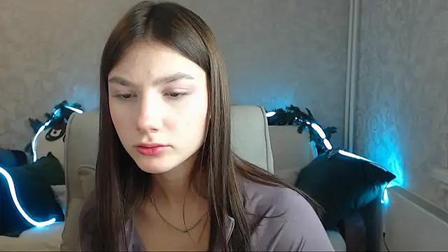 Snapshot of AnaHoney chatting on 12.16.24 AnaHoney online show from 12.16.24