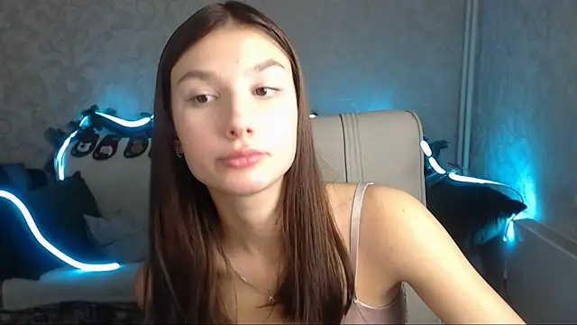 Snapshot of AnaHoney chatting on 12.19.24 AnaHoney online show from 12.19.24