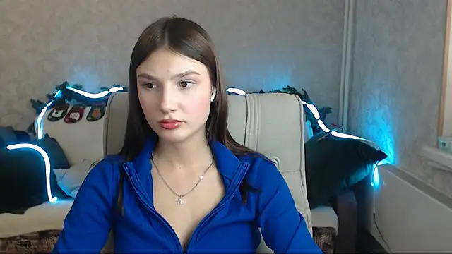 Snapshot of AnaHoney chatting on 12.22.24 AnaHoney online show from 12.22.24